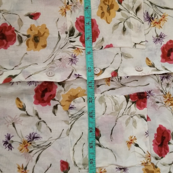 Lizsport Petite Medium Floral Button Down Top - Picture 6 of 9